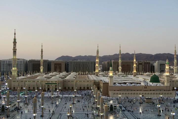 Medine-i M&uuml;nevvere&rsquo;nin İslam Tarihindeki &Ouml;nemi